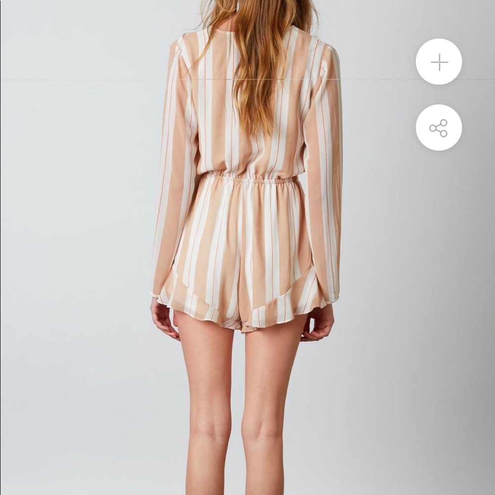 Vici Ruffle Romper - Picture 3 of 4